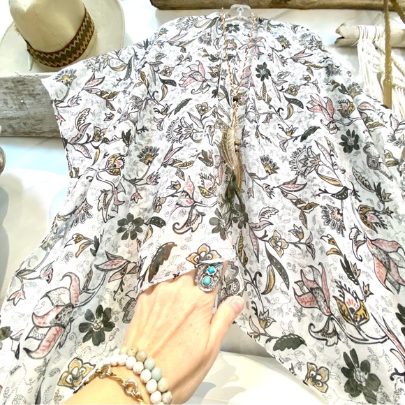 Airy & flowy sweet boho Cape w paisley / hippy/prairie/cottage core vibe - Picture 8 of 15